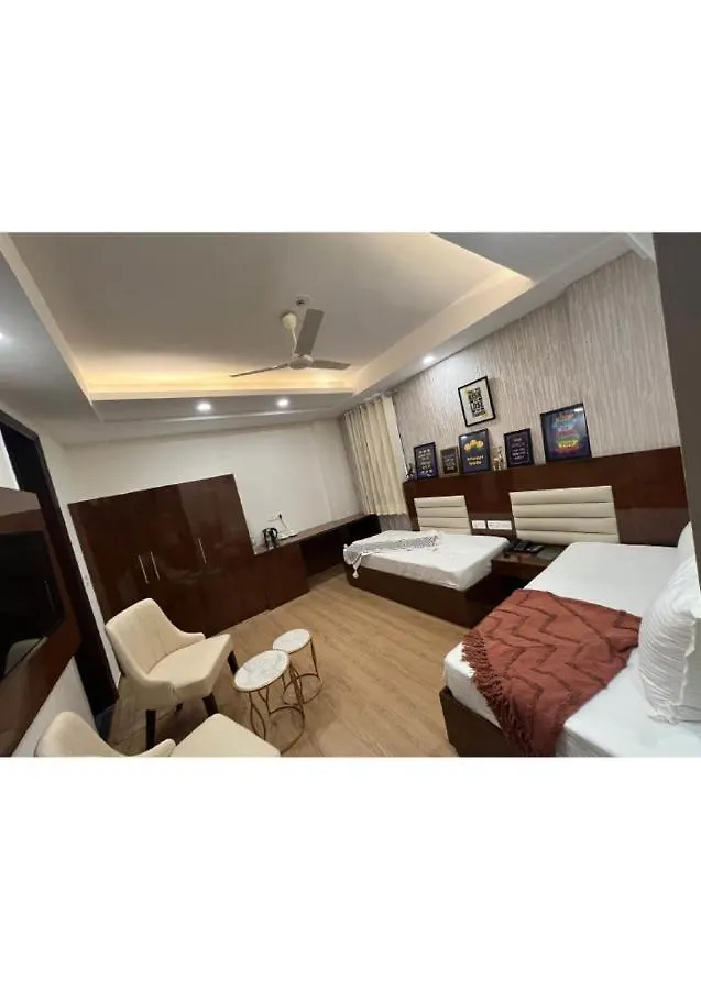 ***  The Azure Inn Hotel Gurgaon Indie